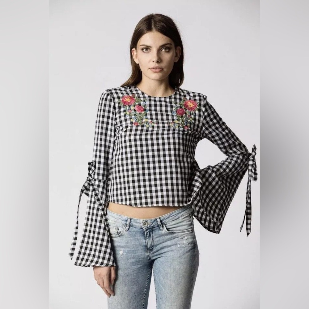 Rebellion black and white check bell sleeve stop with flower embroidery LARGE